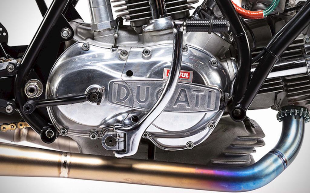 DUCATI 750 GP | WOOLAWAY & ALPINESTARS - Jubiläum Custom Bike Build  Image 5 from 6