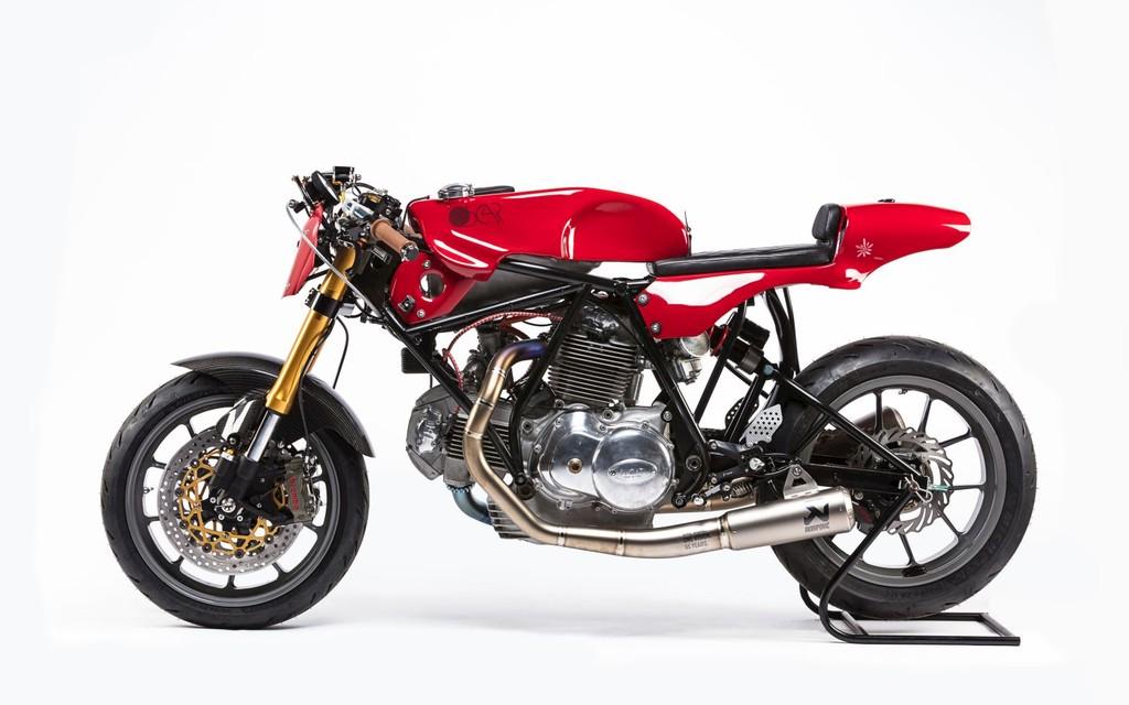 DUCATI 750 GP | WOOLAWAY & ALPINESTARS - Jubiläum Custom Bike Build  Image 6 from 6