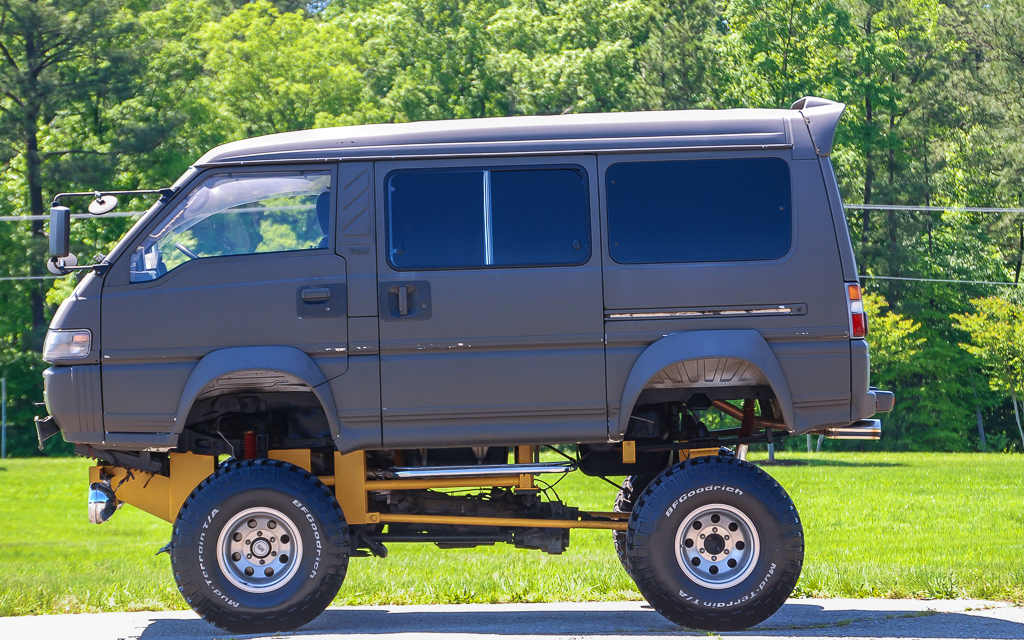 MITSUBISHI L300 | DELICA II 4WD Mud-Terrain Body Lift Custom Wagon Bild 4 von 7