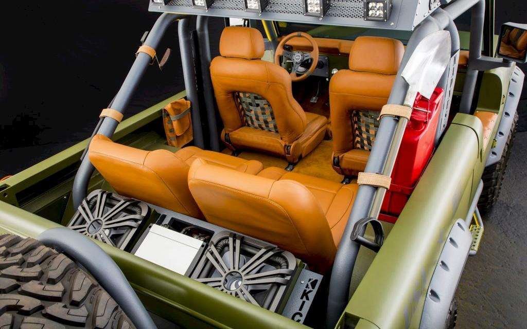 FORD BRONCO | RMD - V8 Urban Madness - California Resto Mod  Image 2 from 5